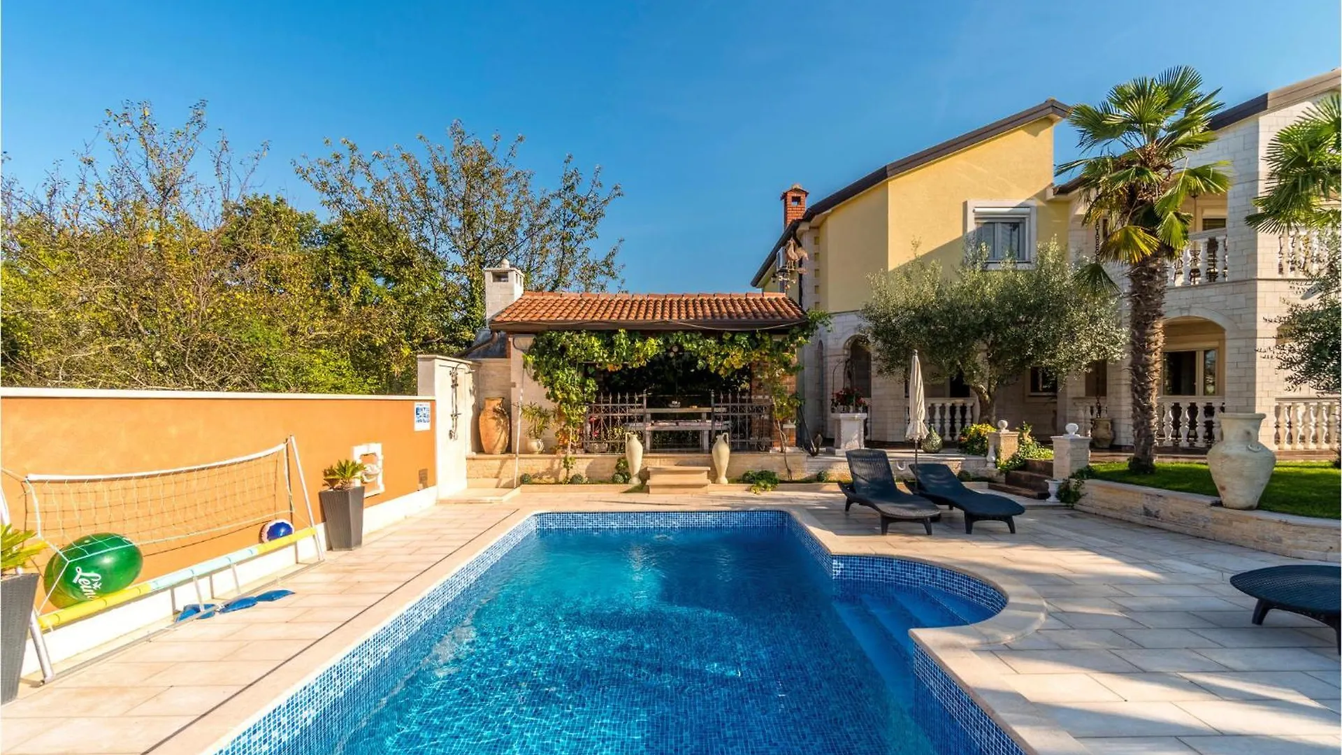 Beautiful Apartment In Porec With Kitchen