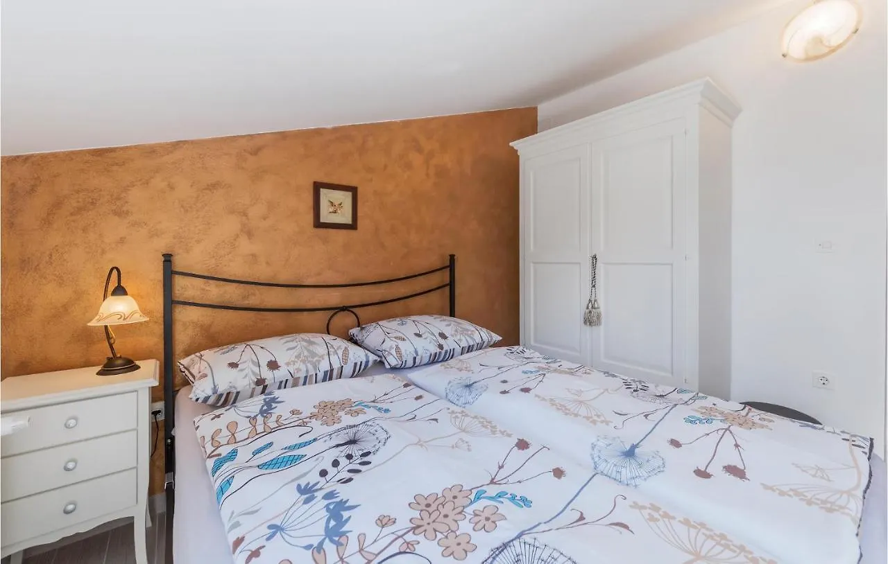 Beautiful Apartment In Porec With Kitchen