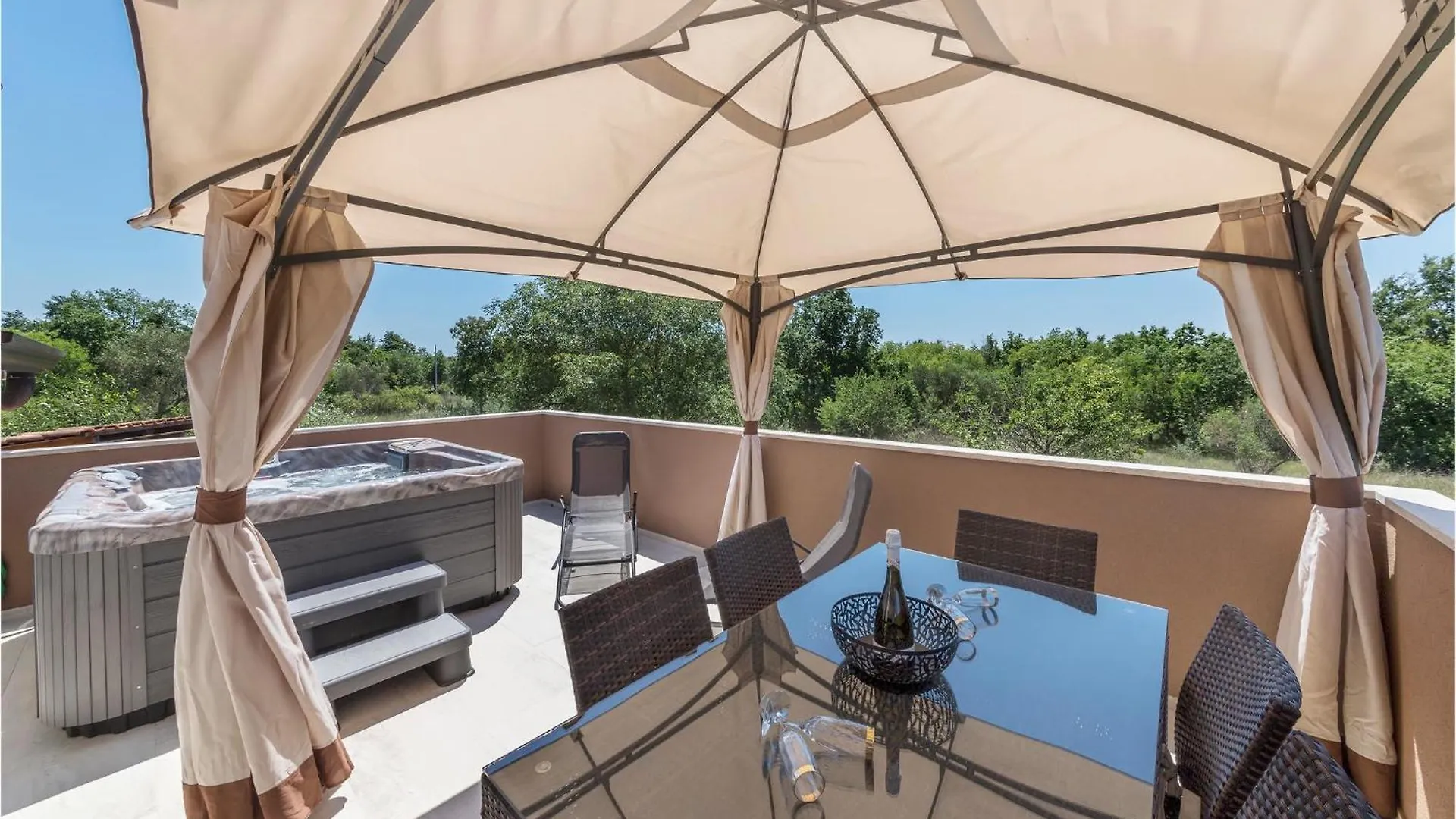 Beautiful Apartment In Porec With Kitchen